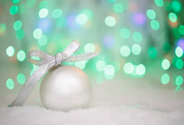 抽象的な光の背景、テキストのための場所のクリスマス ボール — ストック写真