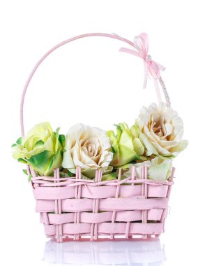 Boş sepet beyaz zemin üzerine dekore edilmiştir