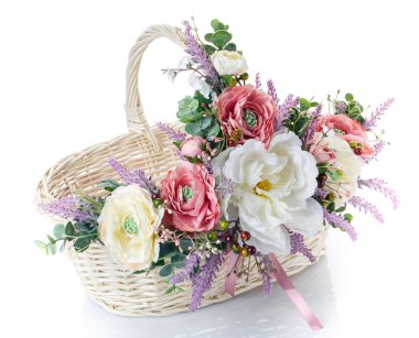 Boş sepet beyaz zemin üzerine dekore edilmiştir