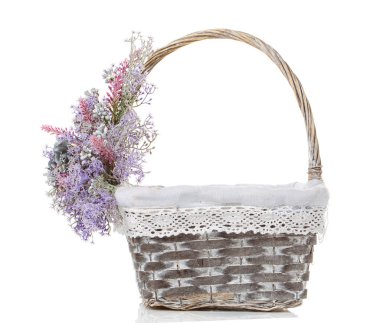 beyaz izole çiçek sepeti süslenmiş