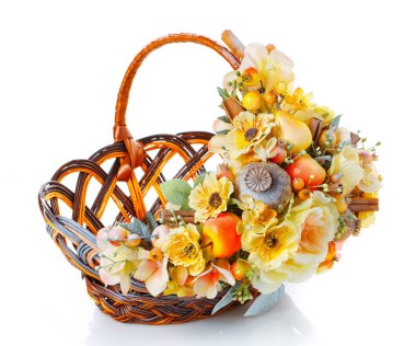 beyaz izole çiçek sepeti süslenmiş