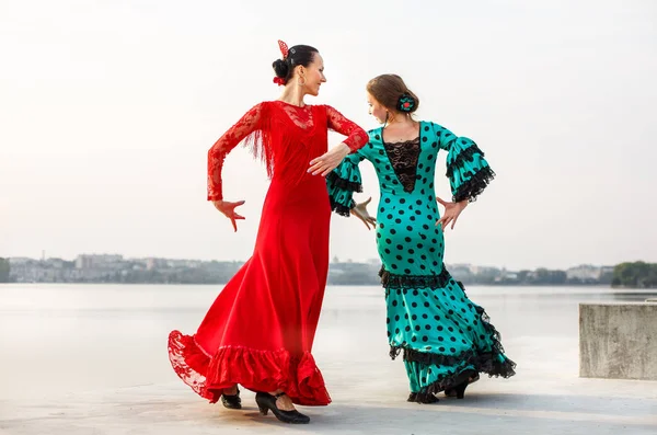 Flamenco dansare Spanien Damjacka i lång klänning — Stockfoto
