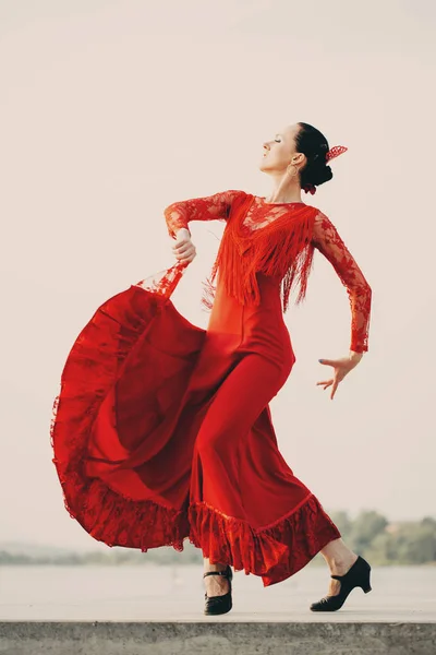 Bailarina Flamenca España Mujeres con Vestido Rojo Largo — Foto de Stock