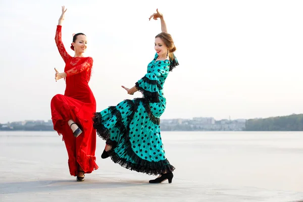 Bailarinas de Flamenco España Mujeres con Vestido Largo — Foto de Stock