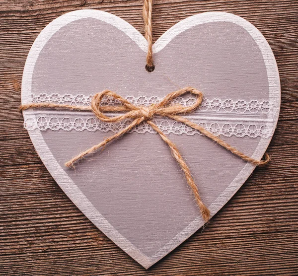 Vintage hart decoratie op houten achtergrond — Stockfoto