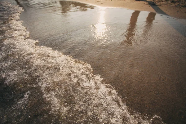 Onda macia do oceano azul em Sandy Beach. — Fotografia de Stock
