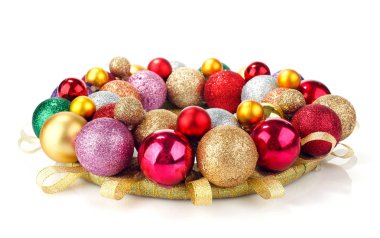 Beyaz arka plan üzerinde izole Noel çelenk