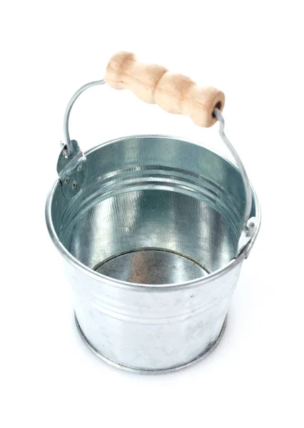 Plechový kbelík izolovaných na bílém — Stock fotografie