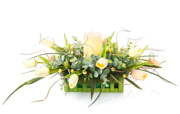 Composição de flores e velas para decorar — Fotografia de Stock