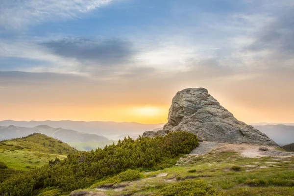 The rock on the sunrise background. — Stock Photo, Image