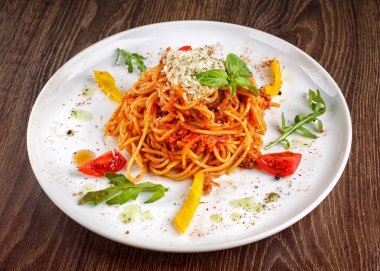 Taze makarna bolognes