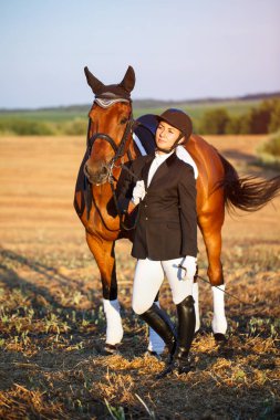 Onun atı olan bir kız portresi