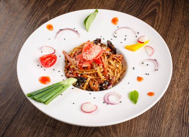 Asya usulü erişte.