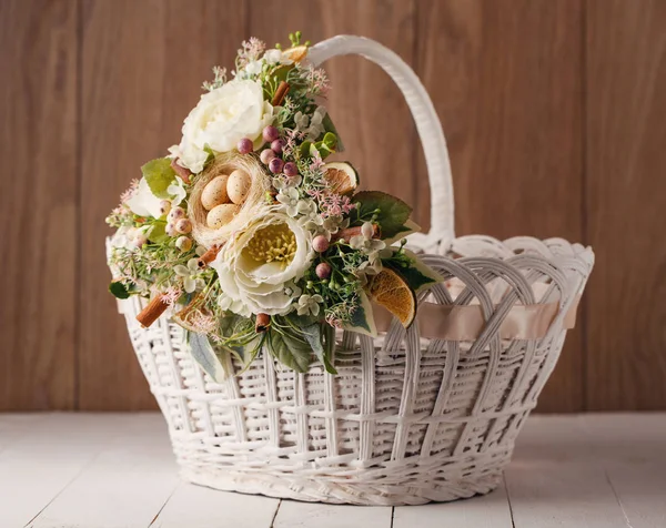 Aslında Paskalya sepetine dekore edilmiş