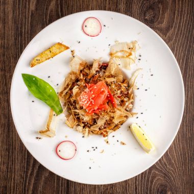 Sığır eti ve zencefil Tay tarzı ile erişte