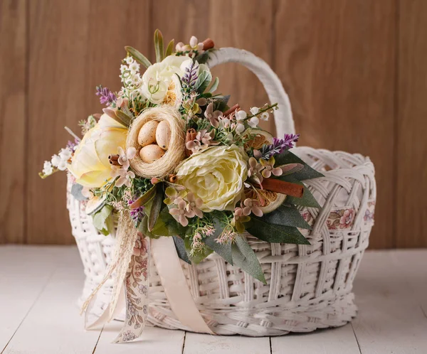 Paskalya sepeti dekore edilmiş