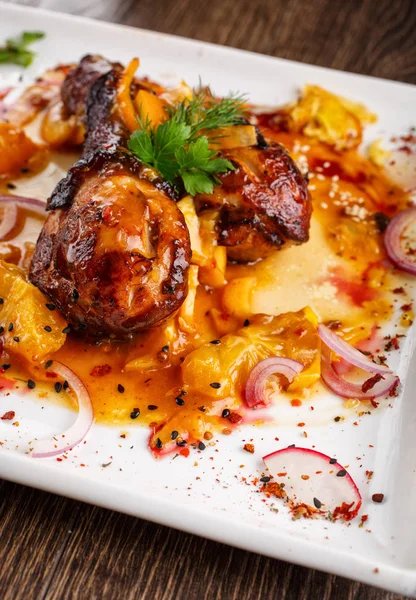 Turuncu sır soslu biber tavuk budu