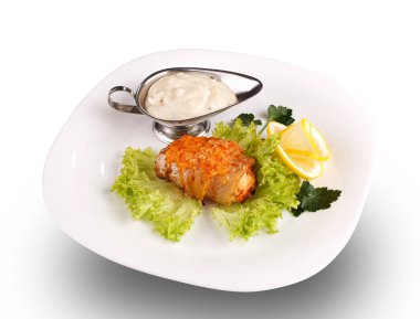 et sosu beyaz tabakta, yol içinde yol ile