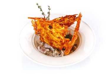 Bir tabak kızarmış patates gözlemesi