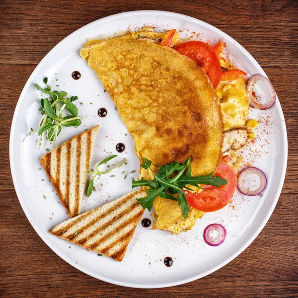 Panqueques con verduras, galletas y microverdes . —  Fotos de Stock