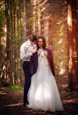 Parkta yürüyüş ile sadece evli çift