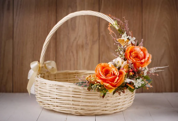 Designer basket is decorated with flowers. Wicker basket for celebrating Easter and other holidays. — Stock Photo, Image