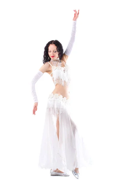 Hermosa joven en un traje blanco danza oriental en movimiento —  Fotos de Stock