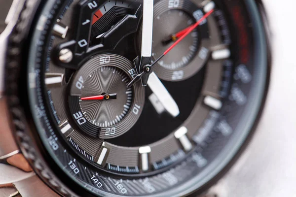 Montre mécanique. Style, mode et concept d'abondance . — Photo