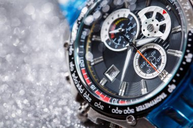 güzel görünümünü yakından kol saati mans