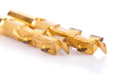 Beyaz zemin üzerine altın ipuçları kafa için matkap