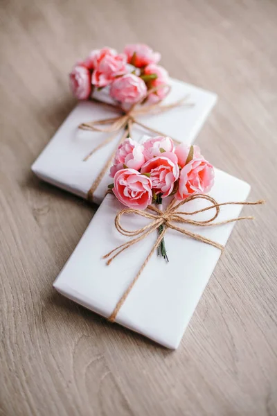 Couple of gift boxes wrapped with simple white craft paper and d — Stock Photo, Image