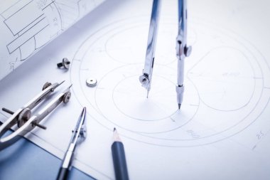 Çizimüzerine bir daire çizen pusula