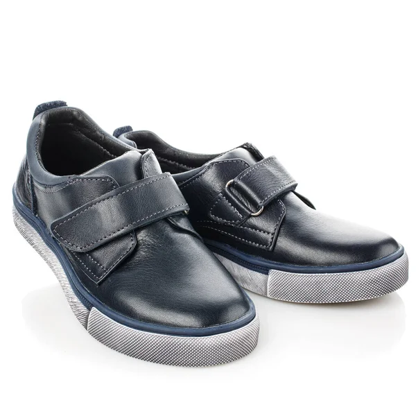 Donkerblauwe leren laarzen voor jongens geïsoleerd op wit — Stockfoto