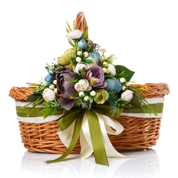 Original Floral Decor Wicker Basket Close Composition Flowers Greens Berries — Stock Photo, Image