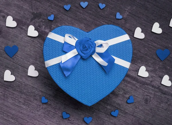 Corazón Azul Con Lazo Centro Composición Decoración Corazones Madera Azul —  Fotos de Stock