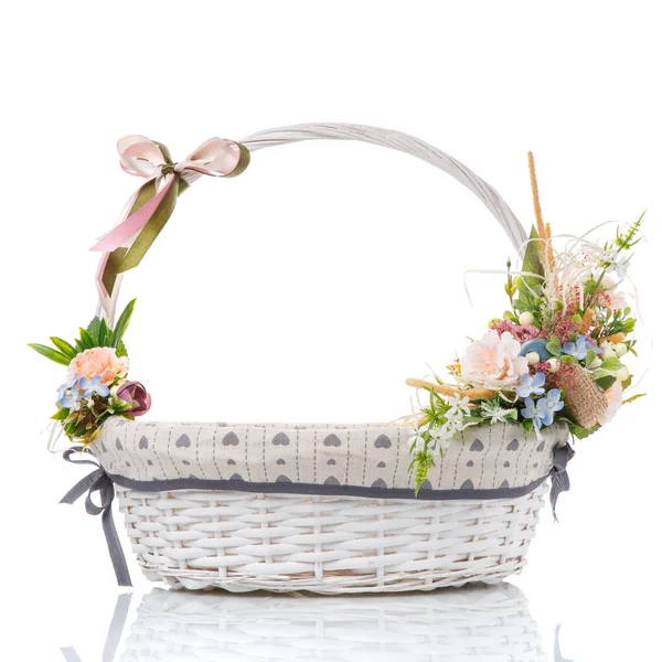 Provenza Arreglo Floral Pascua Una Canasta Mimbre Blanco Con Una —  Fotos de Stock
