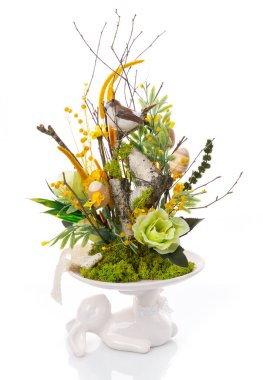 İç dekorasyon, çiçeklerle el yapımı kompozisyon..