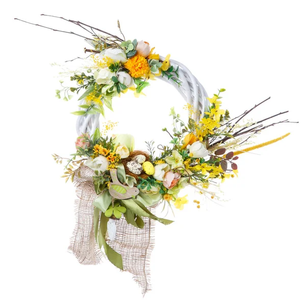 Decoration of the interior, handmade wreath with flowers. The symbol of happiness and prosperity. — Stock Photo, Image