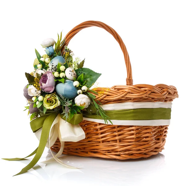 Ręcznie Robiony Koszyk Wielkanocny Stylu Vintage Ozdobiony Kwiatami Pisankami Szerokimi — Zdjęcie stockowe
