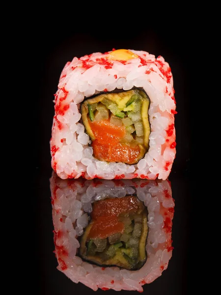 Φρέσκο Παραδοσιακό Ιαπωνικό Σούσι Μαύρο Φόντο Ιαπωνικό Στυλ Τροφίμων — Φωτογραφία Αρχείου