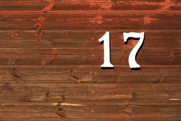 Sayı 17 kırmızı duvar