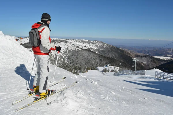 Young sportsman at the top of the ski slope — Stock Photo, Image