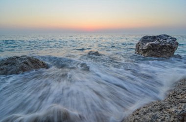 Güneş battıktan sonra dalgalar