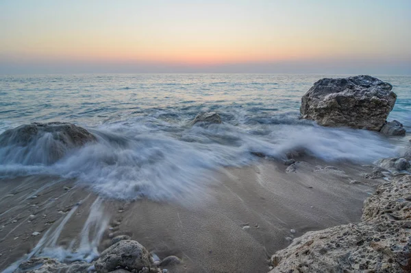 Sütlü dalgalar halinde alacakaranlık — Stok fotoğraf