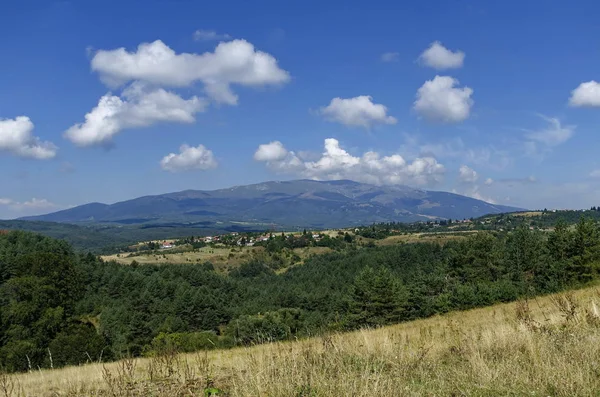 Panoramatický pohled předem léto s vesnicemi Plana v horské Plana — Stock fotografie