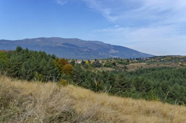 Panoramik manzaralı köy Plana ile sonbahar 
