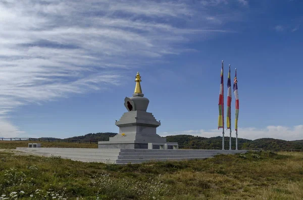 Zobacz buddyjska stupa Sofia w Retreat Center Plana - Bułgaria odosobnieniowy buddyzm — Zdjęcie stockowe