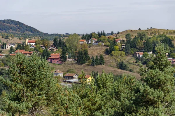 Panoramik manzaralı köy Plana ile sonbahar — Stok fotoğraf