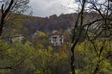 Iskar kirletmek, Lakatnik, eski tren garının yanında yakın yerleşim bölgesi Bulgar evler