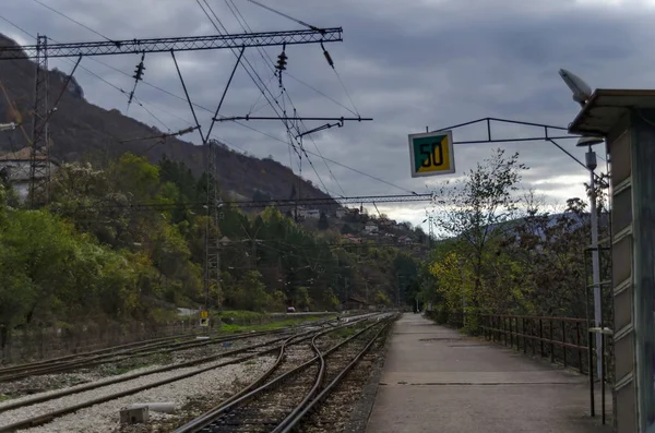 View toward junction at old railway station, Iskar defile, Lakatnik — Stock Photo, Image